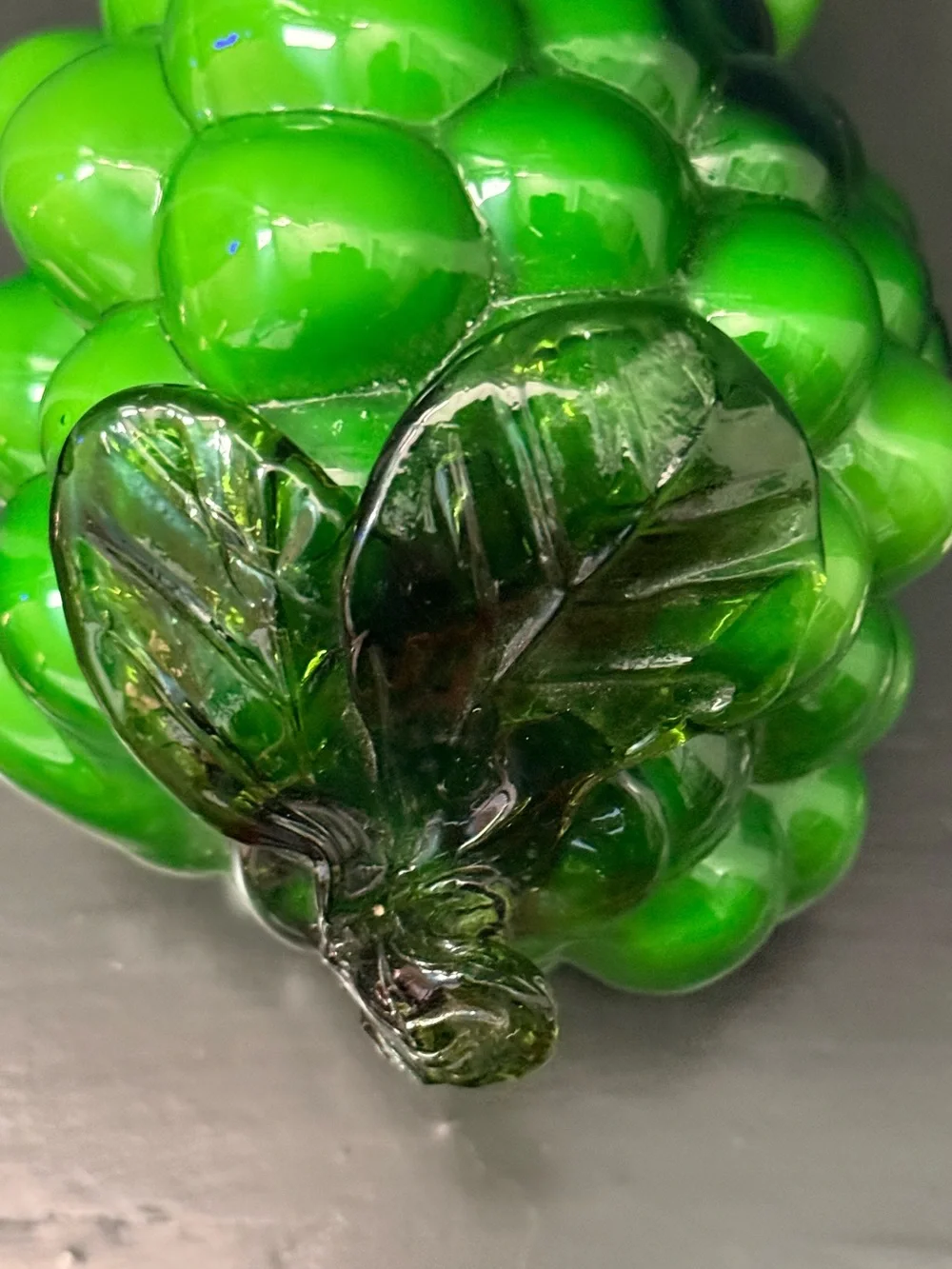 Vintage Green Art Glass Grape Cluster 5” Fruit Figurine MCM Murano Style